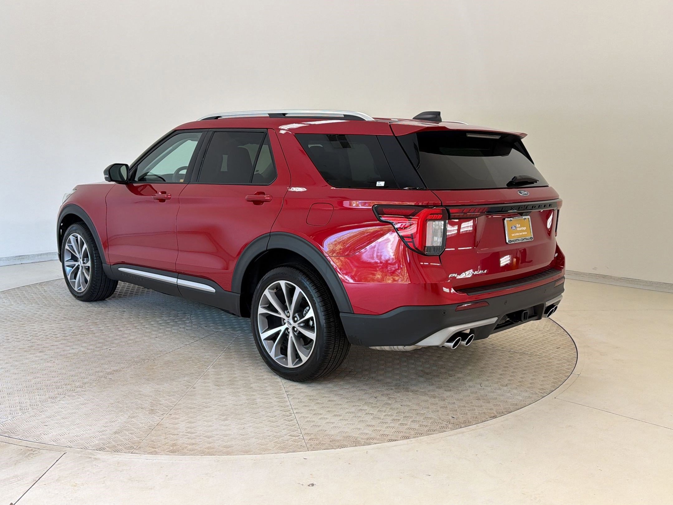 Certified 2025 Ford Explorer Platinum w/ Ultimate Package image 3