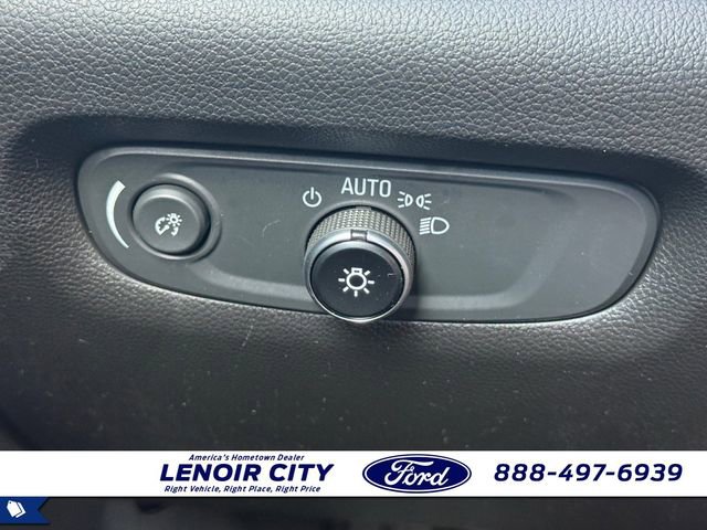 Used 2023 Chevrolet Traverse LT FWD image 19