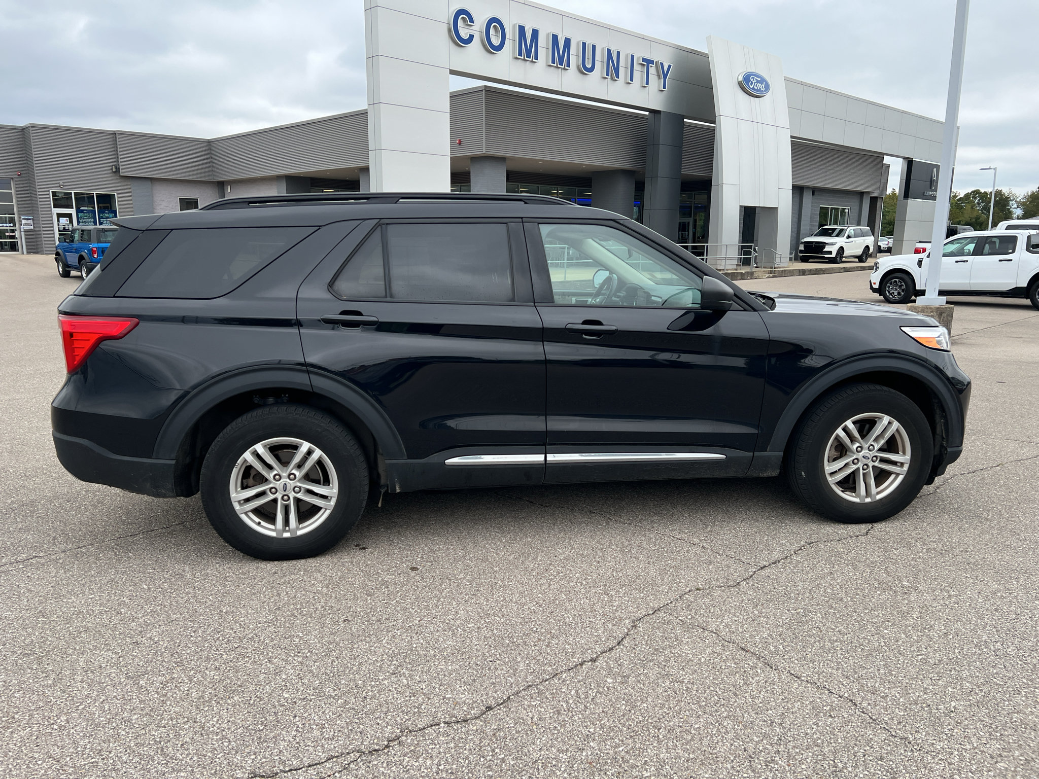 Certified 2023 Ford Explorer XLT w/ Equipment Group 202A AWD/4WD image 8