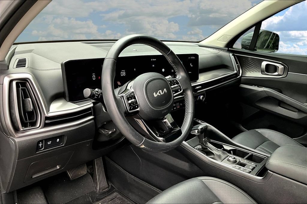 Used 2025 Kia Sorento EX w/ Panoramic Sunroof Package FWD image 19