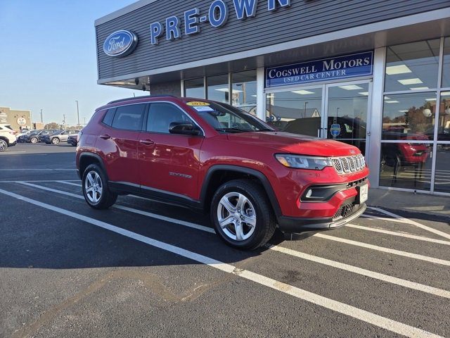 Used 2024 Jeep Compass Latitude image 8