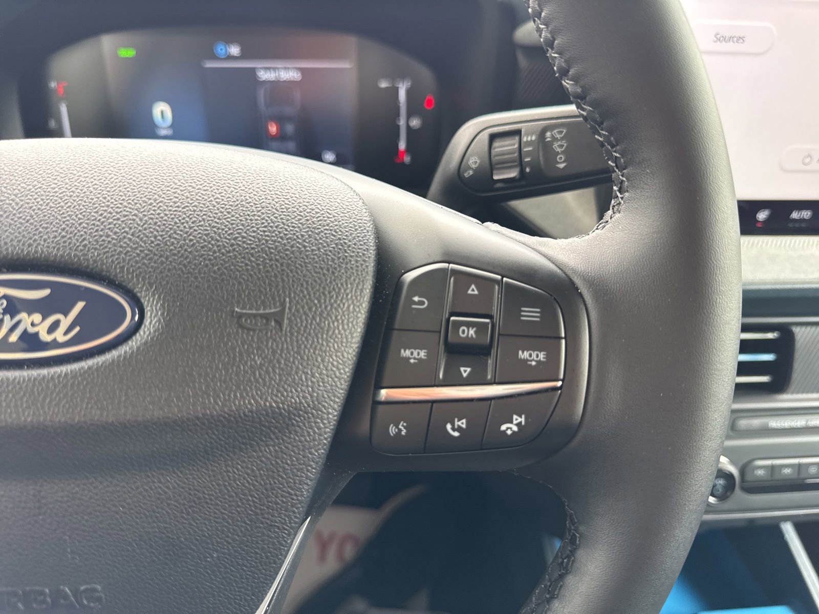 Certified 2025 Ford Maverick XLT w/ XLT Luxury Package FWD image 28
