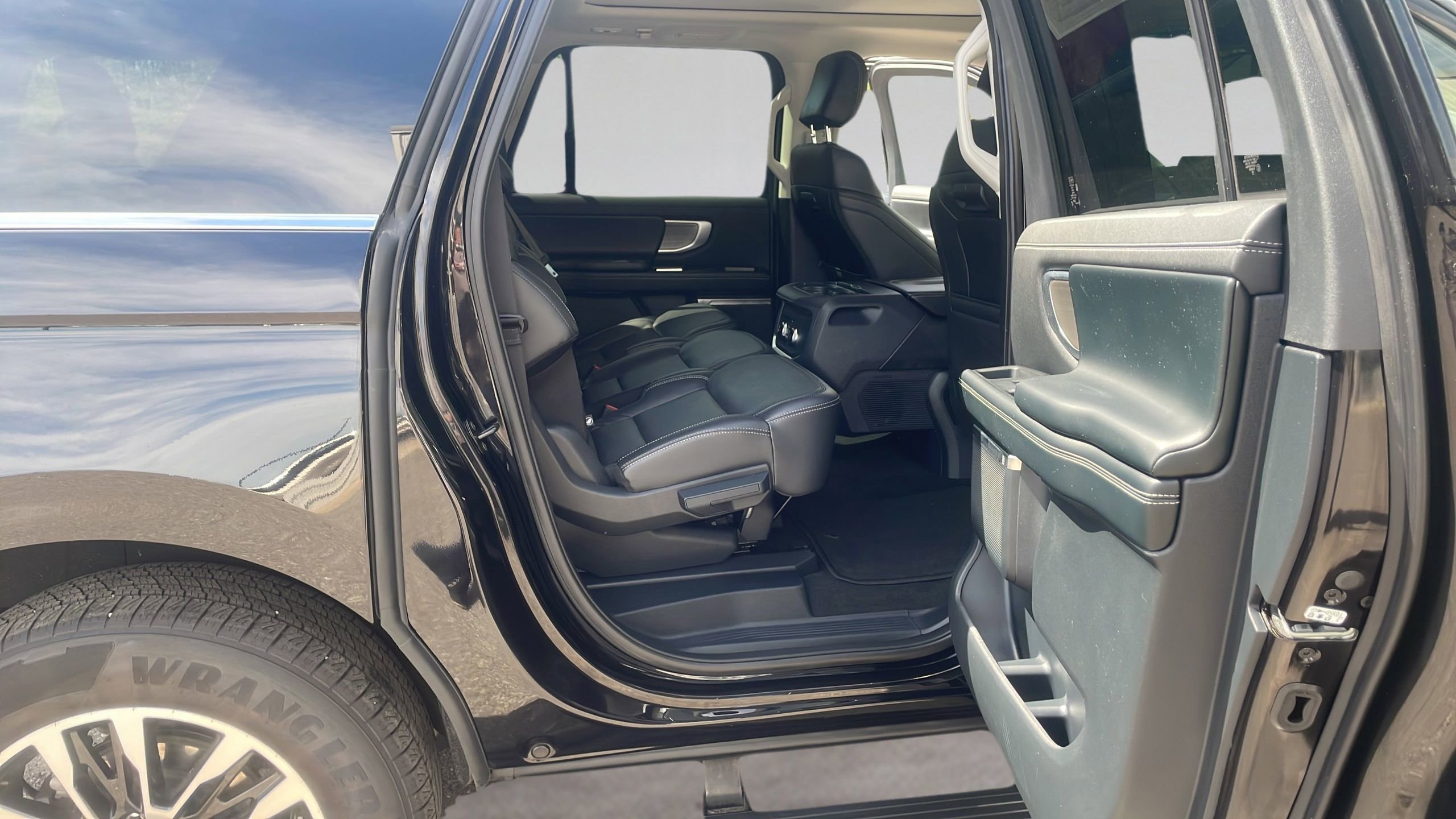 Certified 2025 Ford Expedition Max Platinum AWD/4WD image 25