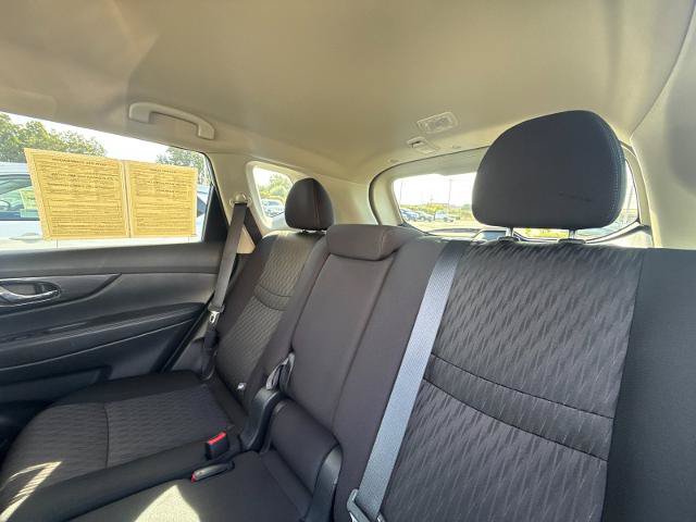 Used 2018 Nissan Rogue SV AWD/4WD image 11