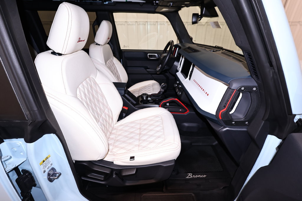 Certified 2025 Ford Bronco Heritage Edition AWD/4WD image 18