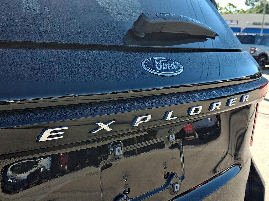 Certified 2025 Ford Explorer Active RWD image 28