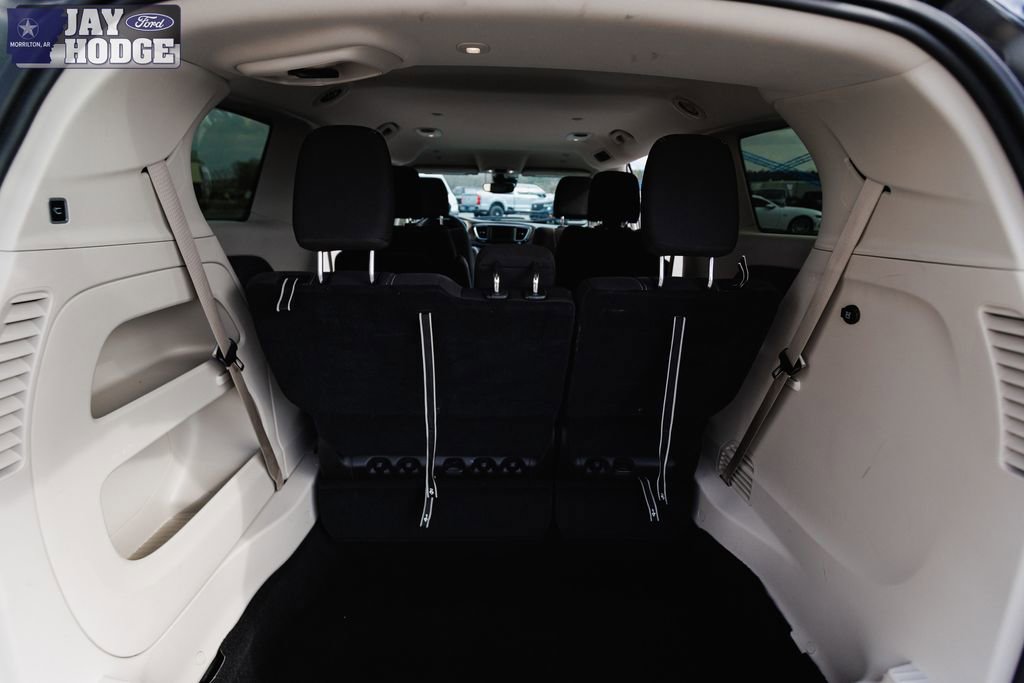 Used 2023 Chrysler Voyager LX image 6