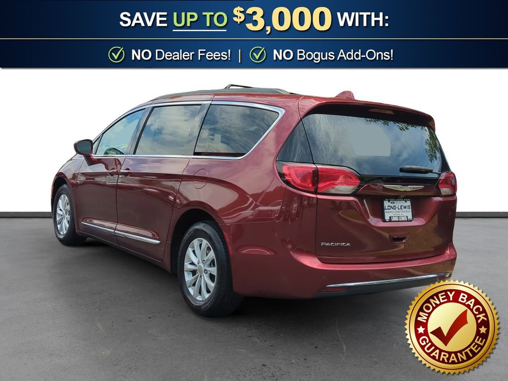 Used 2017 Chrysler Pacifica Touring-L FWD image 4