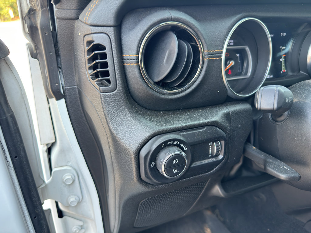 Used 2023 Jeep Gladiator Overland AWD/4WD image 11