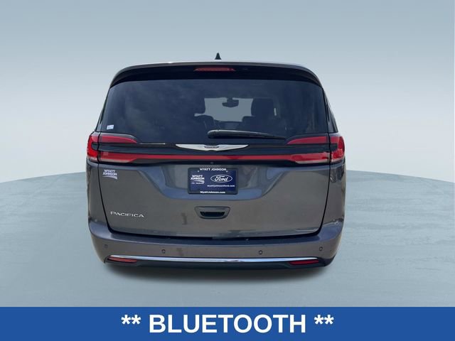 Used 2023 Chrysler Pacifica Touring-L FWD image 4