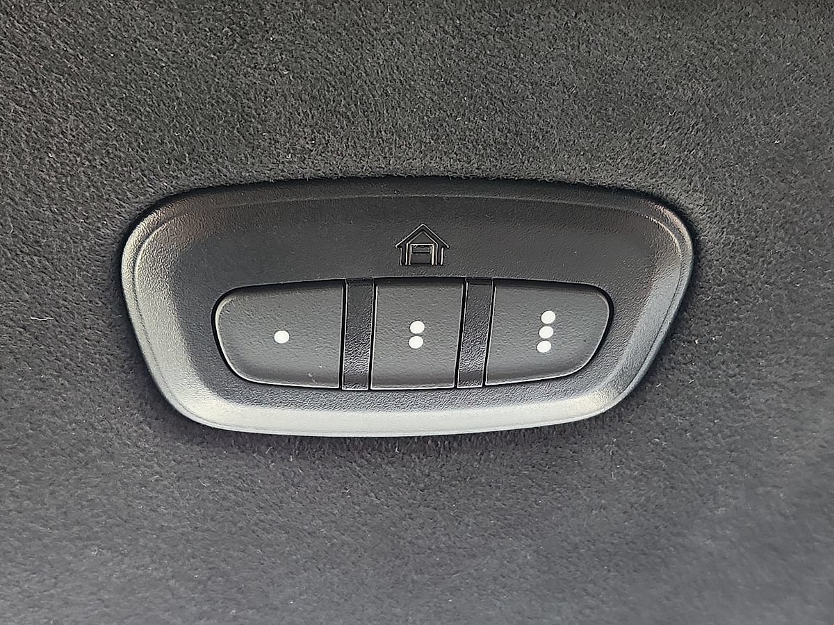 Used 2024 Jeep Grand Wagoneer L Series III AWD/4WD image 10