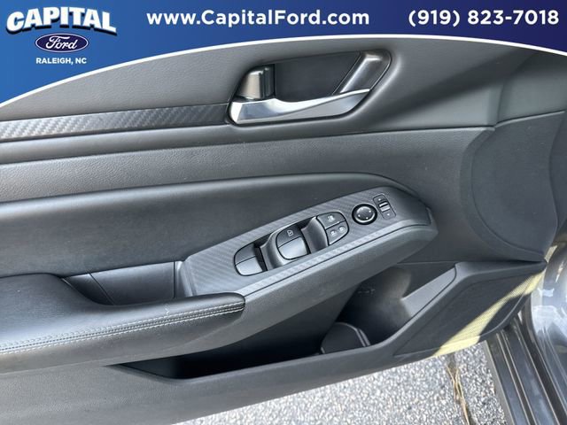 Used 2024 Nissan Altima 2.5 SV image 19