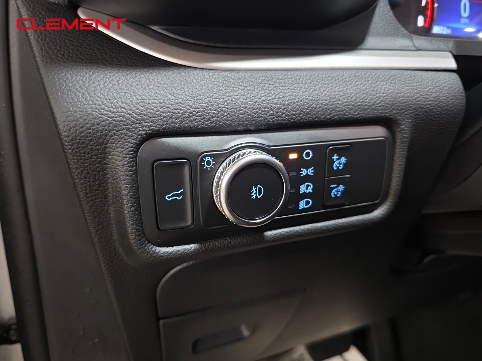 Certified 2022 Ford Explorer XLT w/ Equipment Group 202A image 13