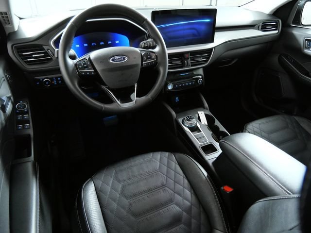 Certified 2023 Ford Escape Platinum w/ Premium Technology Package AWD/4WD image 2