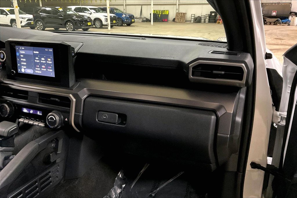 Used 2025 Toyota 4Runner SR5 AWD/4WD image 15