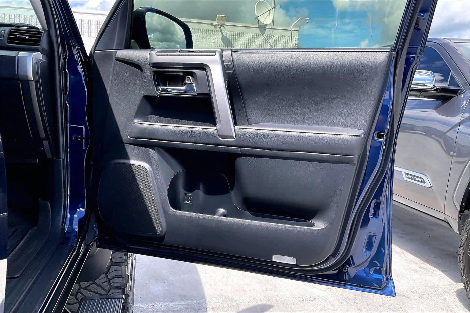 Used 2021 Toyota 4Runner SR5 AWD/4WD image 28