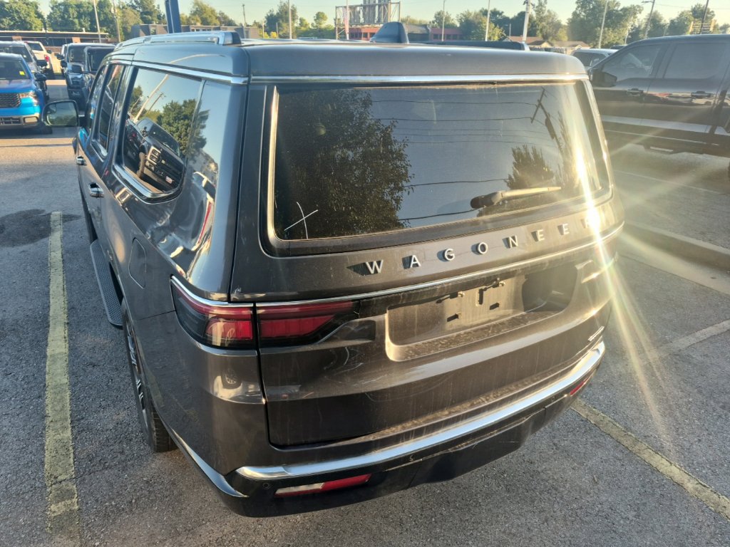 Used 2024 Jeep Wagoneer L Series II AWD/4WD image 14