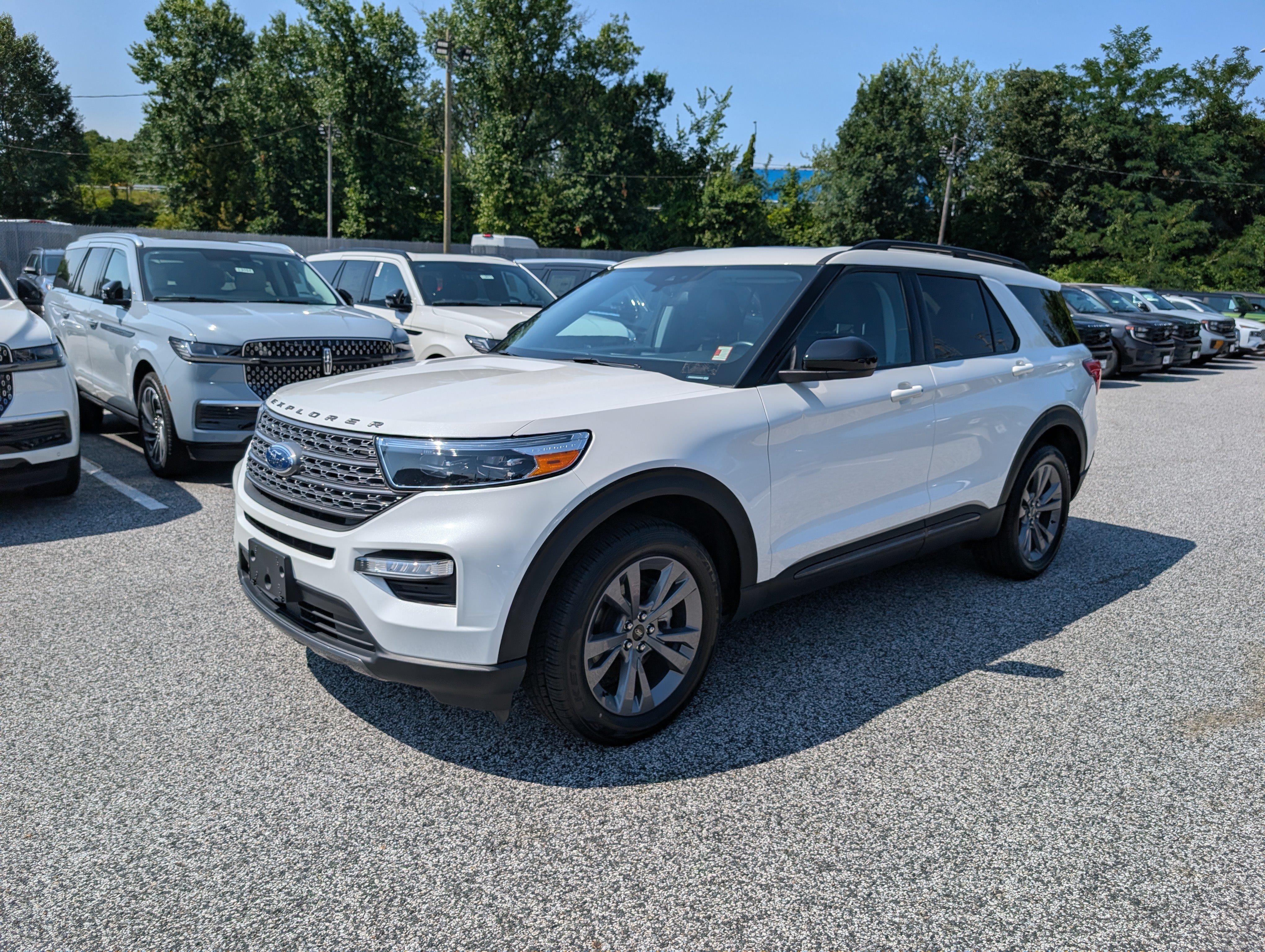 Certified 2022 Ford Explorer XLT w/ Equipment Group 202A AWD/4WD image 2