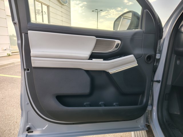Certified 2025 Ford Expedition Max Platinum w/ Driver's Package AWD/4WD image 10