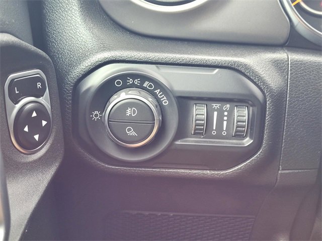 Used 2021 Jeep Gladiator Sport image 19