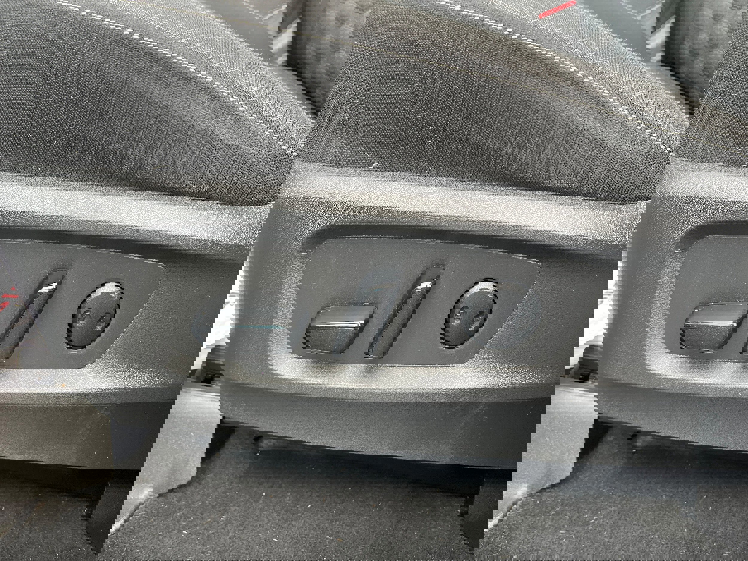 Used 2022 Nissan Pathfinder SV image 11