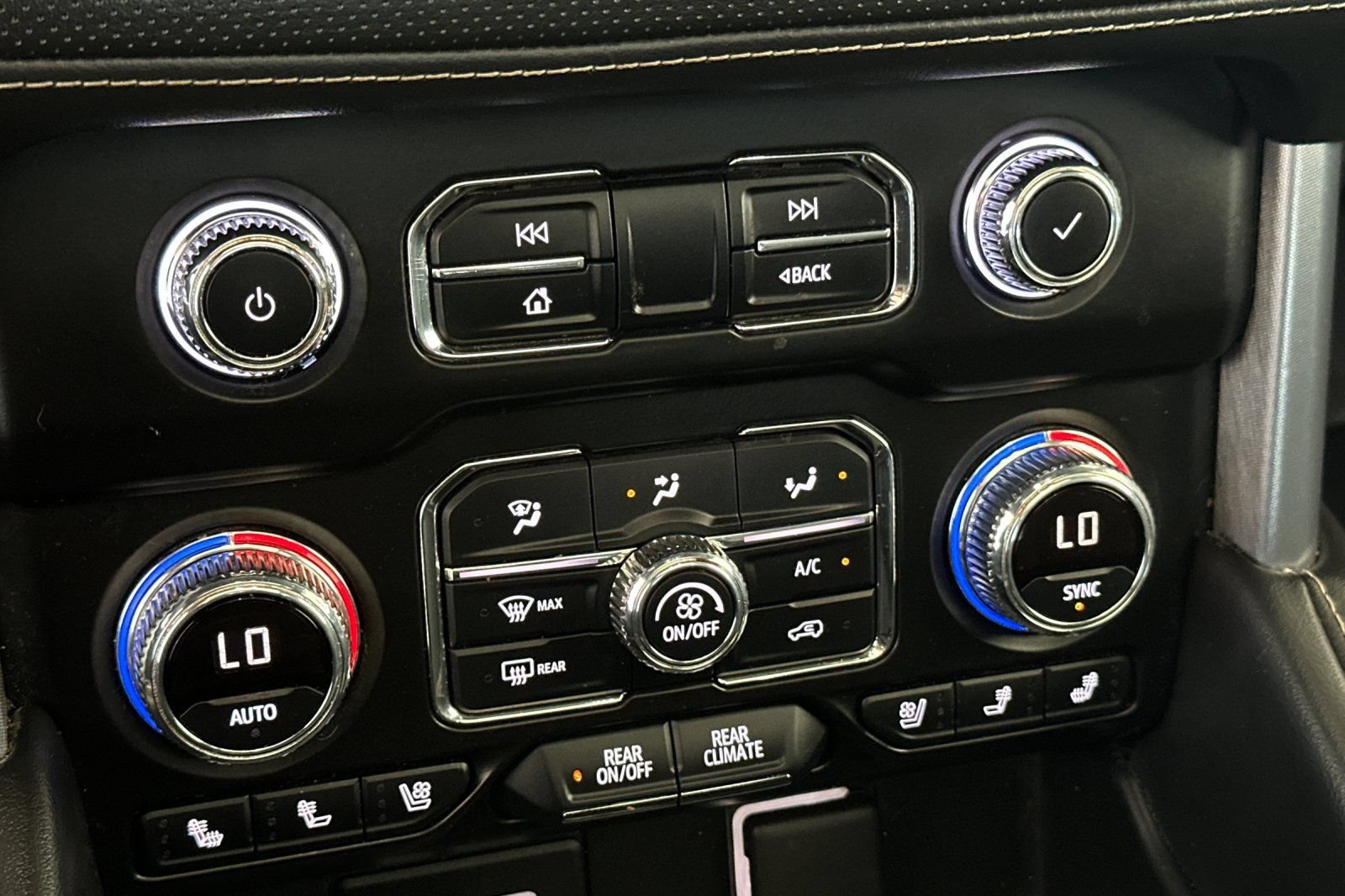 Used 2022 GMC Yukon SLT w/ SLT Premium Package AWD/4WD image 32
