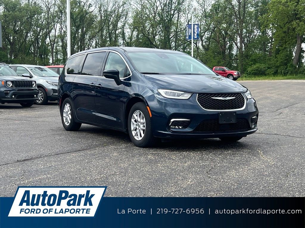Used 2023 Chrysler Pacifica Touring-L FWD video 1