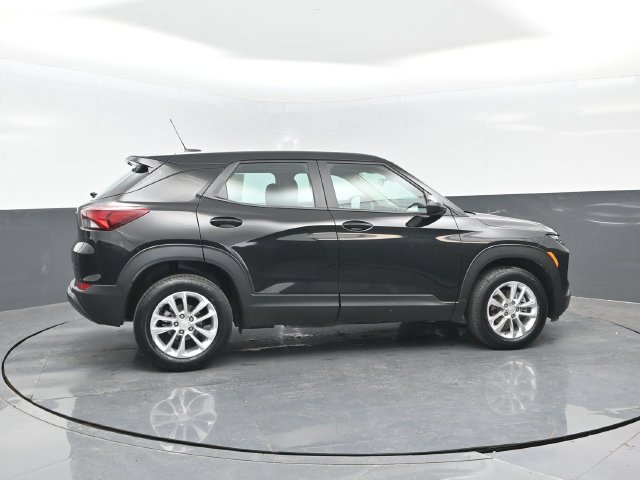 Used 2025 Chevrolet TrailBlazer LS w/ LS Confidence Package AWD/4WD image 3