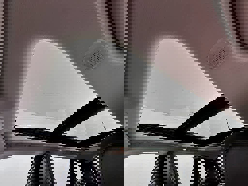 Used 2022 Jeep Cherokee Latitude Lux w/ Sun & Sound Group image 31