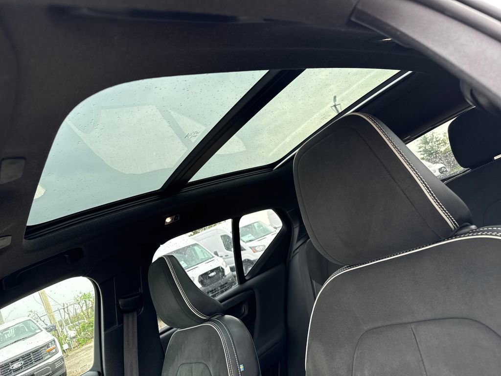 Used 2019 Volvo XC40 T5 R-Design image 10