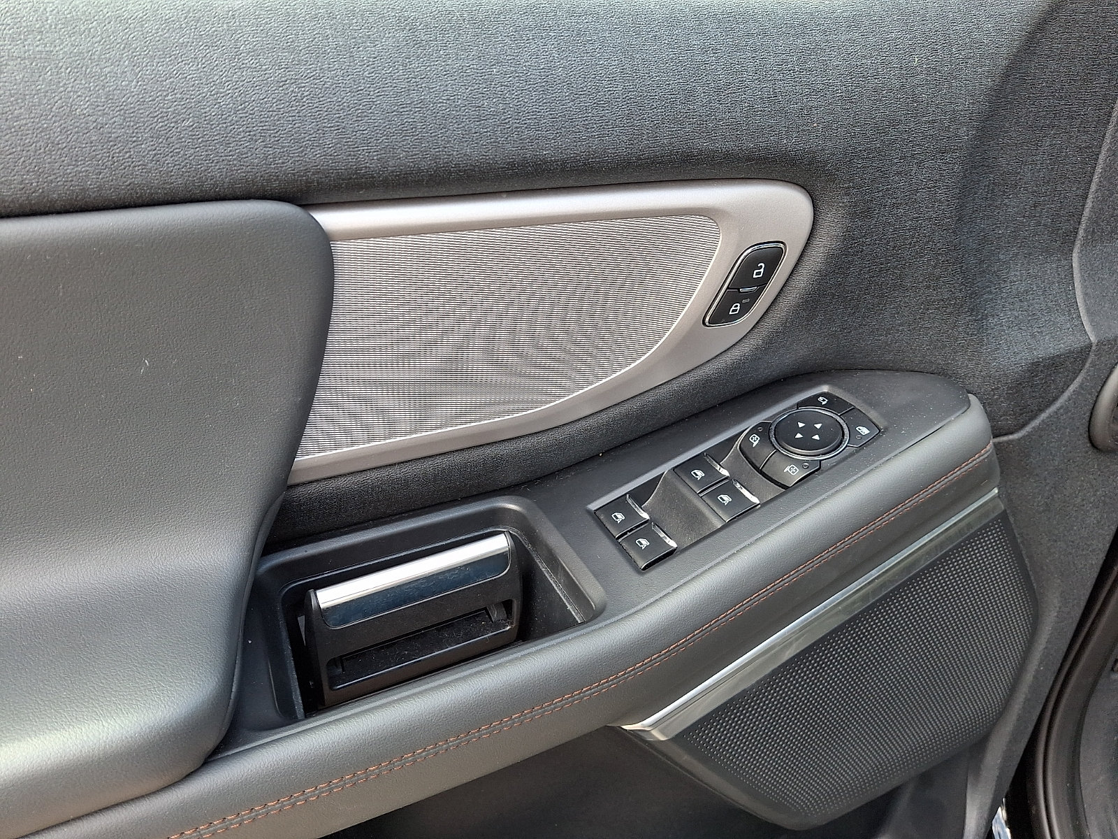 Certified 2025 Ford Expedition Active AWD/4WD image 14