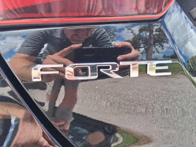 Used 2020 Kia Forte LXS FWD image 17