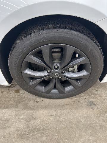 Used 2018 Chrysler Pacifica Touring Plus w/ S Appearance Package image 10