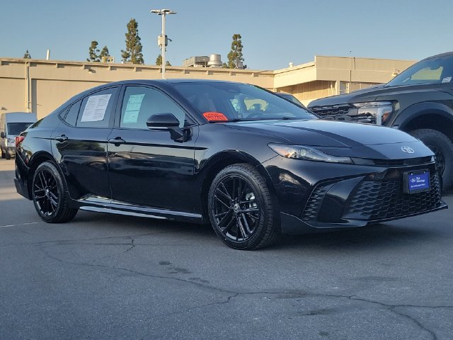 Used 2025 Toyota Camry SE FWD image 31