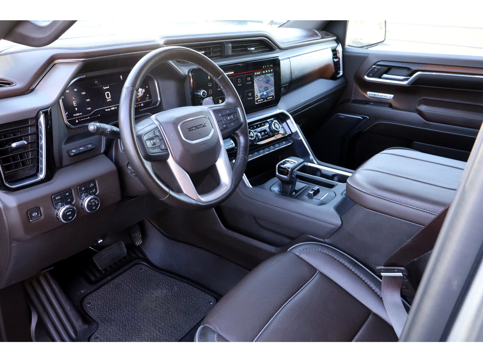 Used 2024 GMC Sierra 1500 Denali w/ Technology Package AWD/4WD image 3
