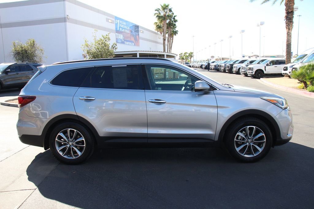 Used 2018 Hyundai Santa Fe SE image 8