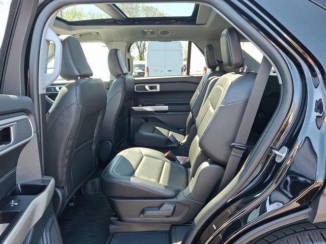 Certified 2023 Ford Explorer XLT w/ Equipment Group 202A AWD/4WD image 10