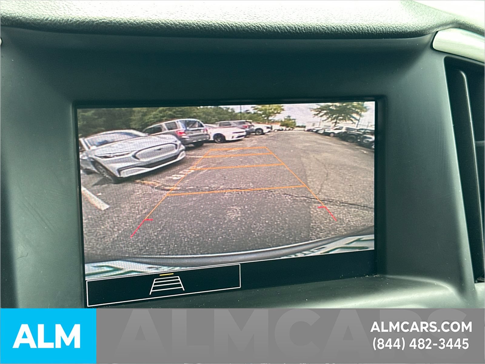 Used 2024 GMC Terrain SLE FWD image 32