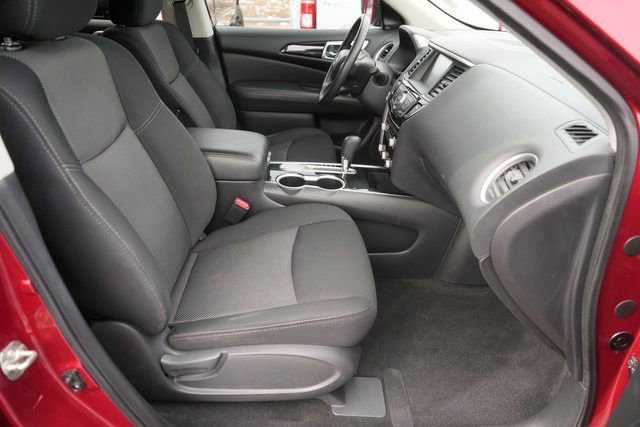 Used 2020 Nissan Pathfinder SV image 17