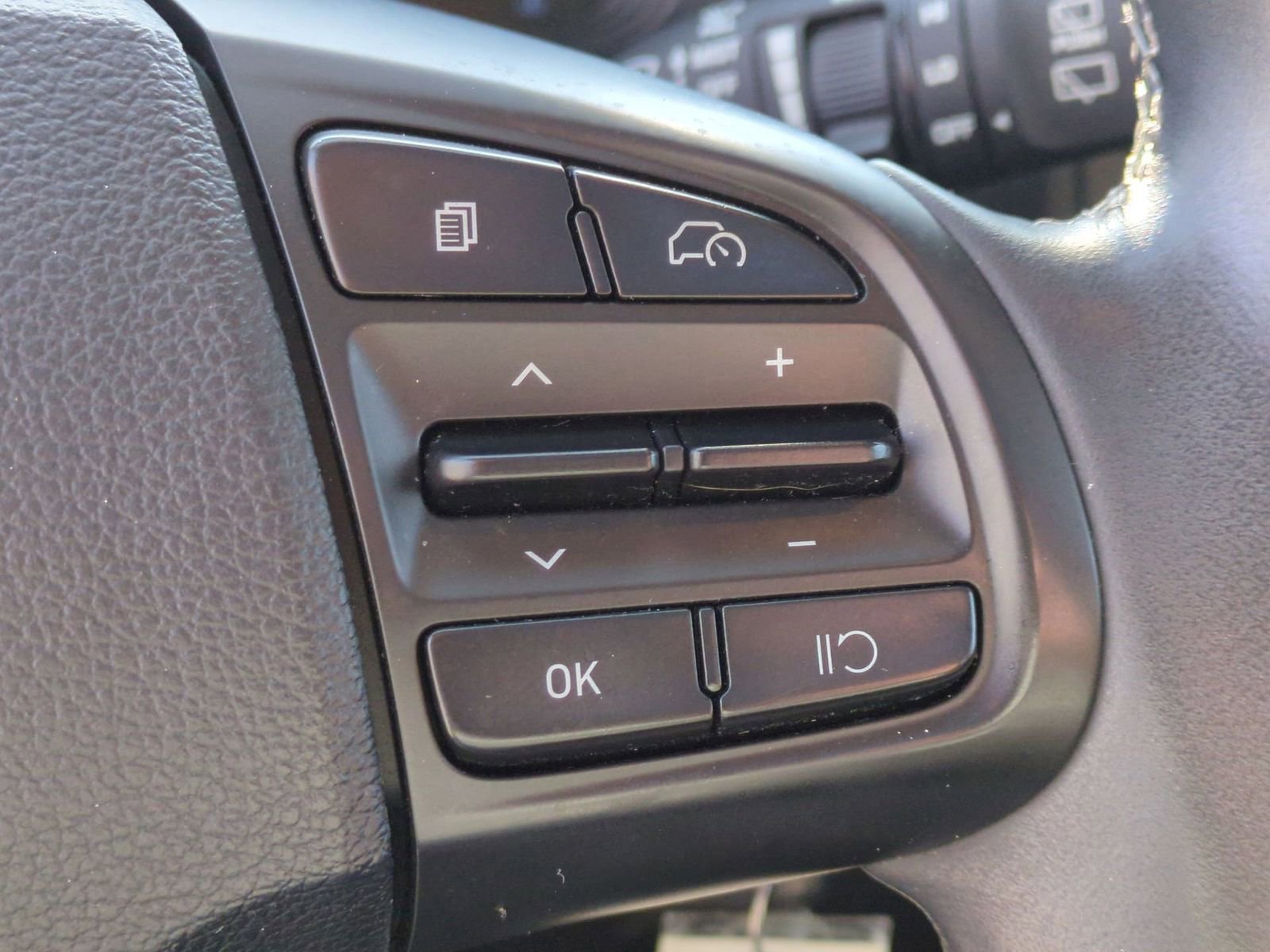 Used 2023 Hyundai Venue SEL image 27