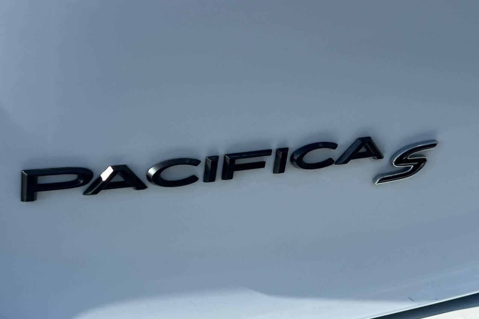 Used 2020 Chrysler Pacifica Touring-L Plus w/ S Appearance Package FWD image 30