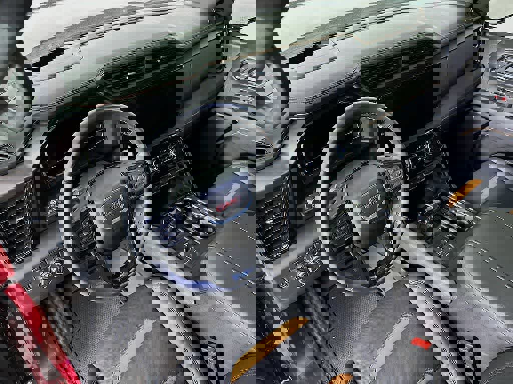 Used 2025 GMC Sierra 1500 AT4 w/ Technology Package image 9