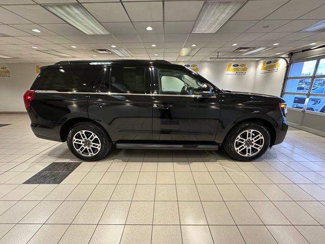 Certified 2025 Ford Expedition Active AWD/4WD image 3