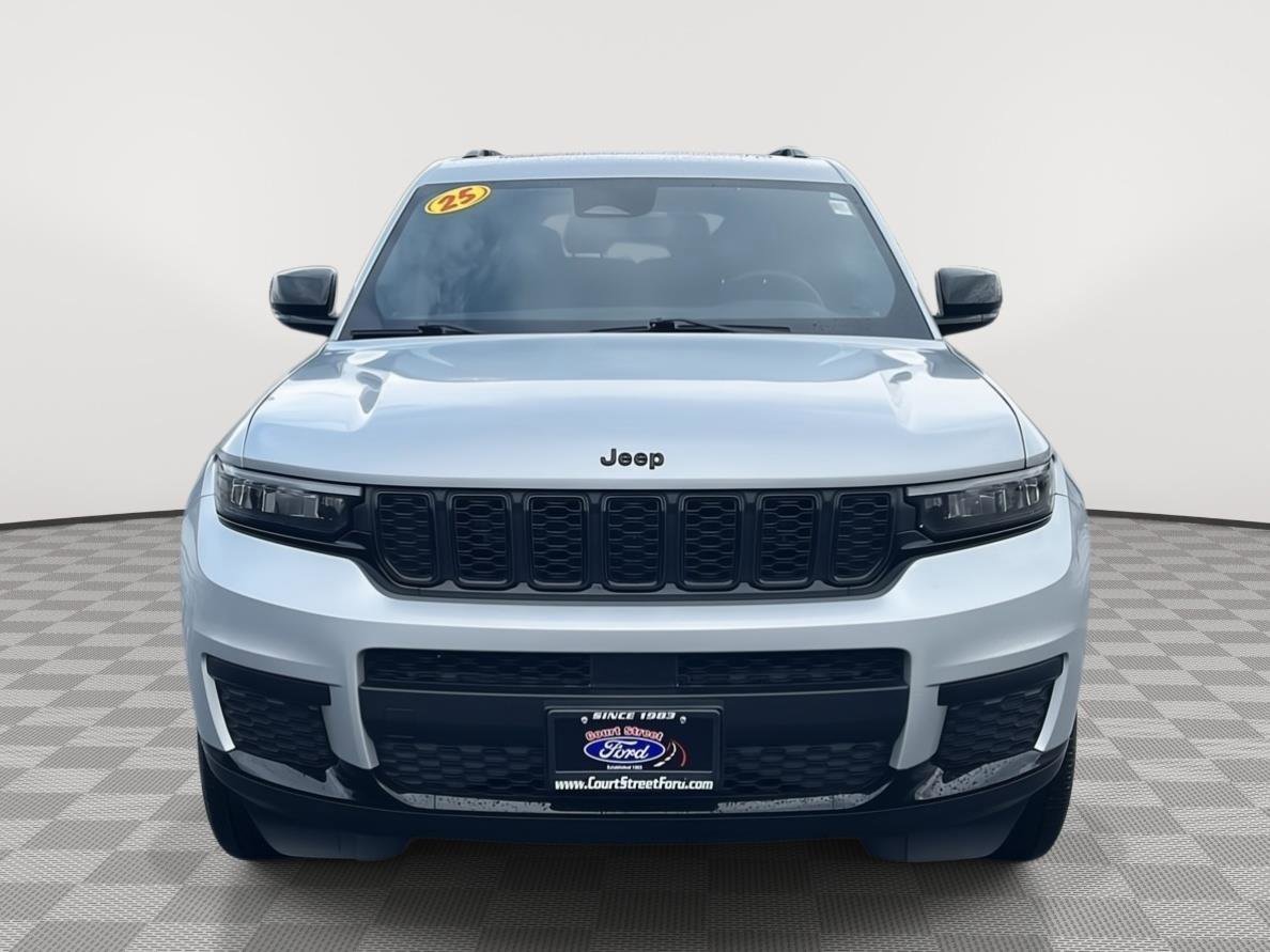 Used 2025 Jeep Grand Cherokee L Altitude AWD/4WD image 2