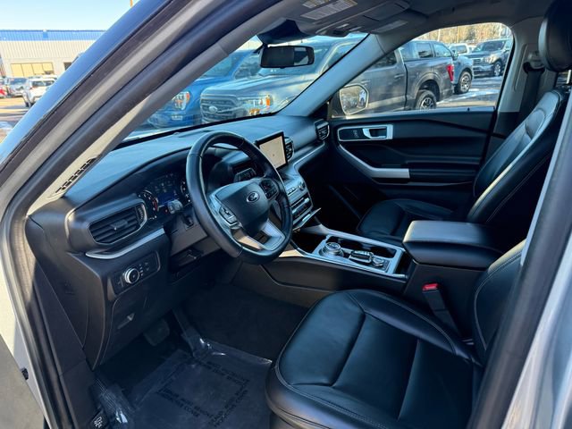 Certified 2022 Ford Explorer XLT w/ Equipment Group 202A image 3