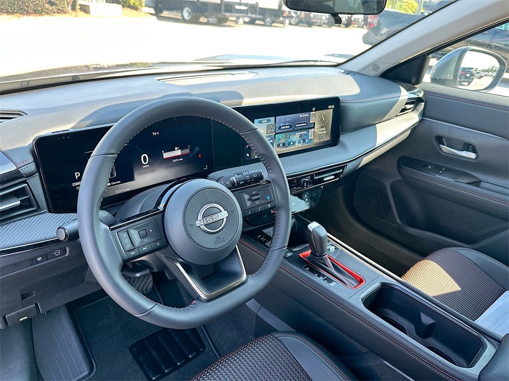 Used 2025 Nissan Kicks SR image 11