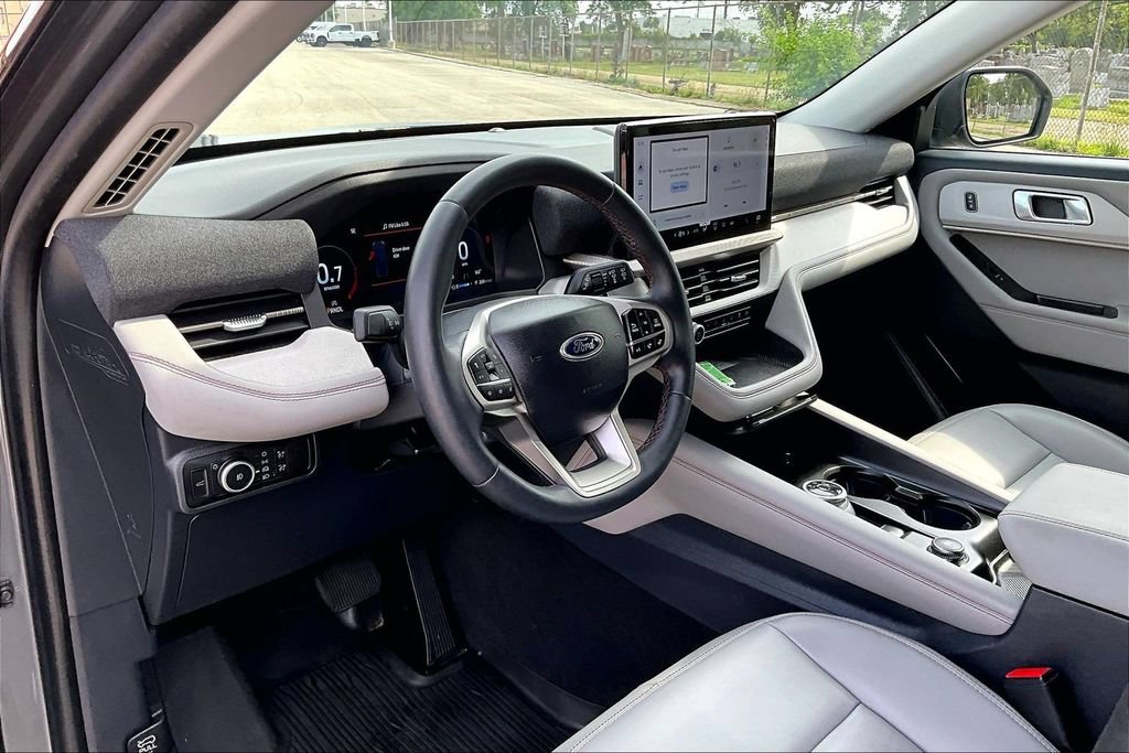 Certified 2025 Ford Explorer Active w/ Active Comfort Package RWD image 13