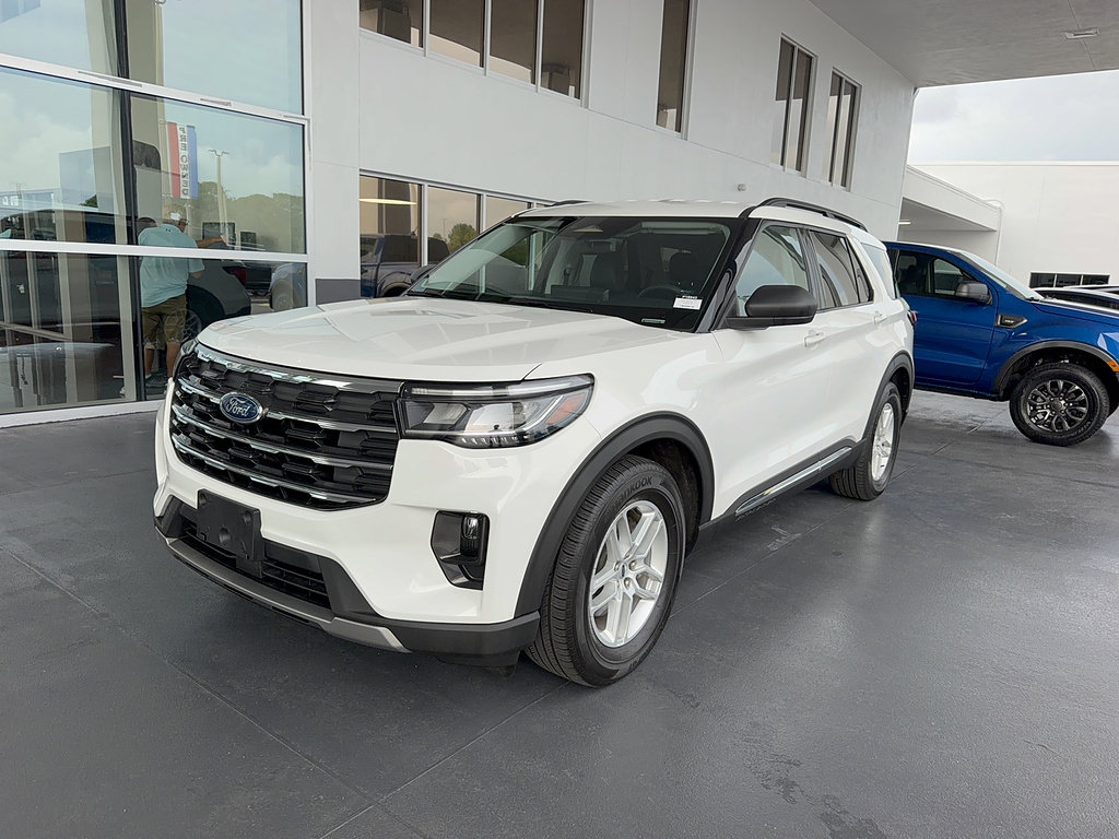 Certified 2025 Ford Explorer Active w/ Active Comfort Package RWD image 2