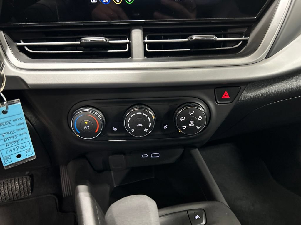 Used 2024 Chevrolet Trax RS w/ Sunroof Package FWD image 22