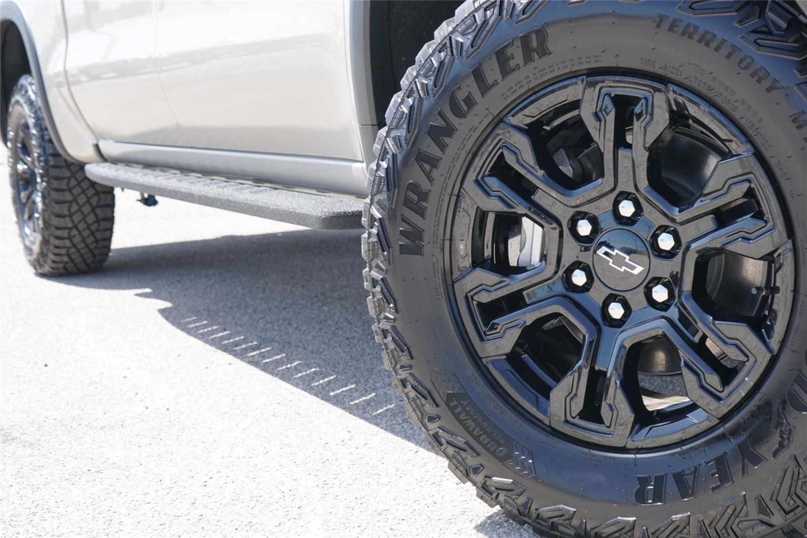 Used 2026 Chevrolet Silverado 1500 ZR2 AWD/4WD image 2
